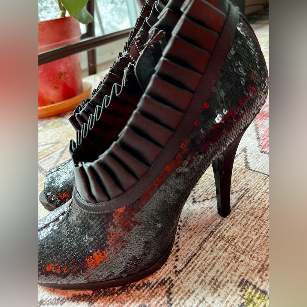 Sequence Black Pumps